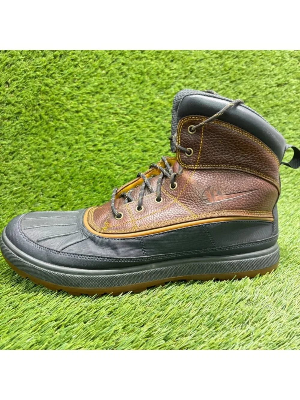 Nike Woodside II Dark Gold Leaf Brown Mens Size 11 Outdoor Winter Duck Boots